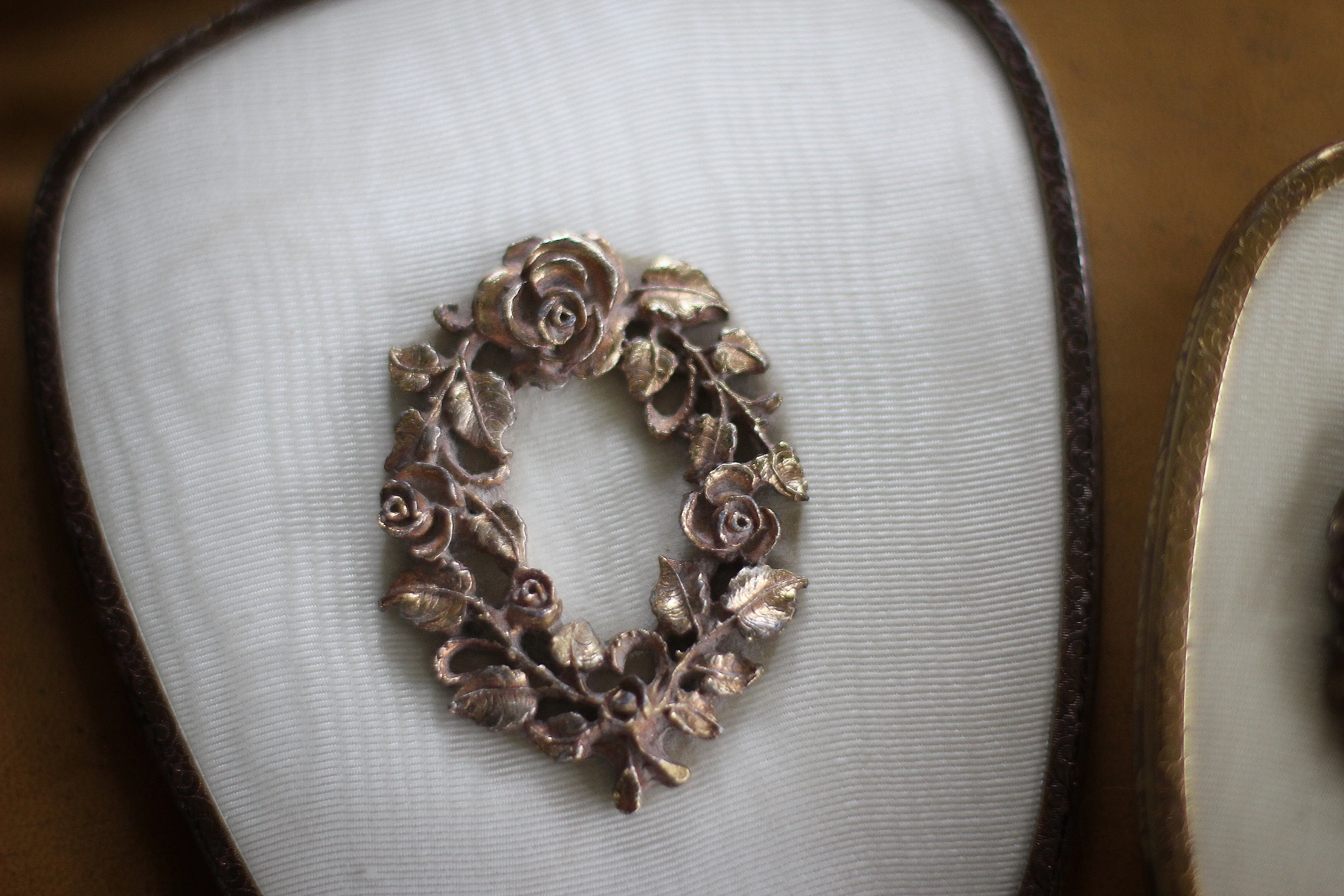 Antique Floral Wreath Vanity Set