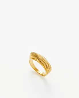 HERA DOME RIDGE STACKING RING / GOLD