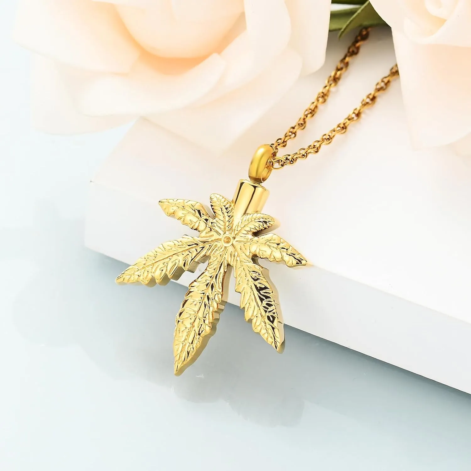 Marijuana Leaves Cremation Urn Necklaces for Ashes Maple Leaf Cremation Jewelry Memorial Human Ashes Keepsake Pendant Jewelry for Women Men